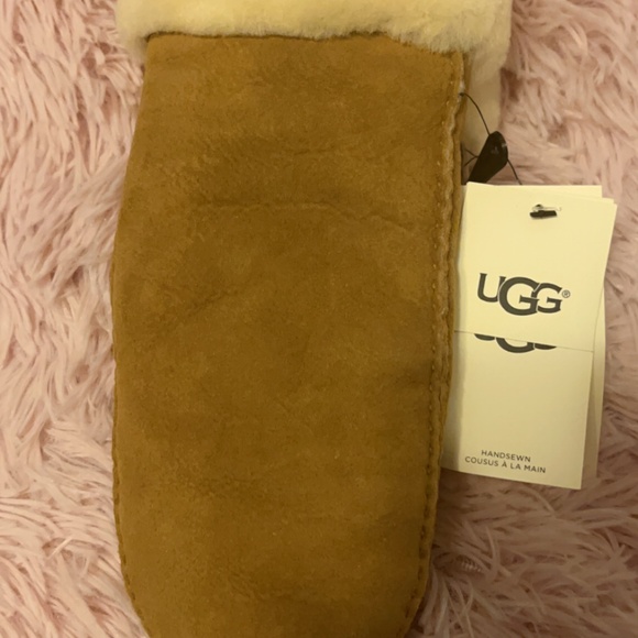 New Ugg mittens ladies - Picture 1 of 3